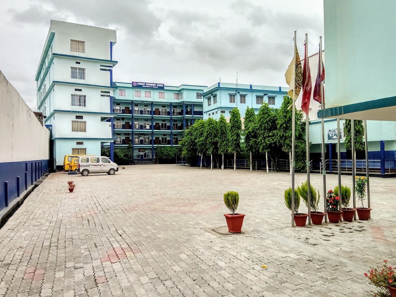 Everest Secondary School